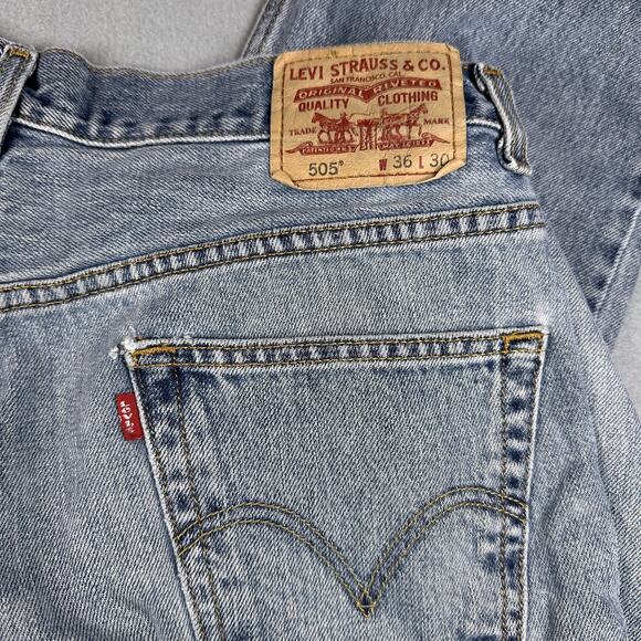 Levis 505 Jeans Mens 36x30 Blue Regular Fit Denim Medium Wash Classic Zip Fly - Picture 12 of 13